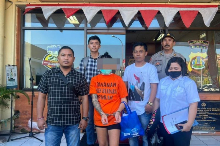 Bule Ukraina Curi Koper di Bandara Bali