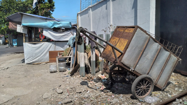 Pendorong Gerobak Sampah Terimbas Penutupan TPA Piyungan