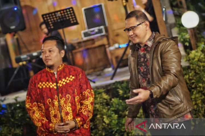 Sekolah di Jatim Resmi Dilarang Jual Seragam Melalui Koperasi