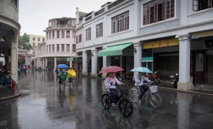 Tiongkok Bersiap Hadapi Topan Super Doksuri, Sekolah Ditutup dan Transportasi Ditangguhkan