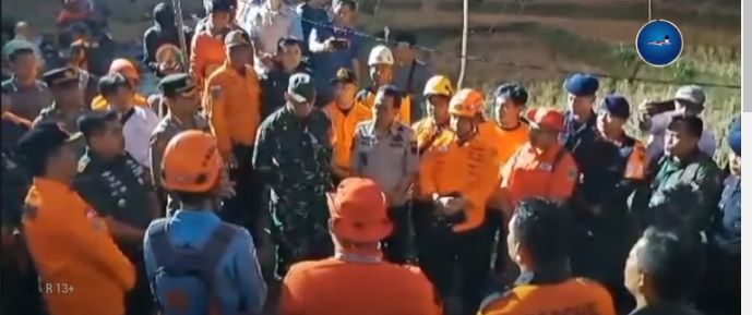 8 Penambang Emas Masih Terjebak, Debit Air Mengganas