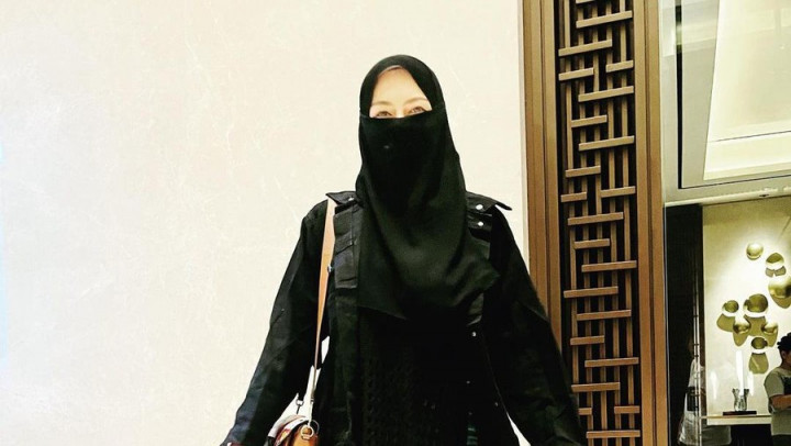 Sekarang Bercadar, Ratu Rizky Nabila Akui Sempat Murtad