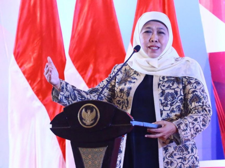 Khofifah Ancam Pecat Kacabdin dan Kepsek Jika Masih Ada Polemik Seragam Sekolah