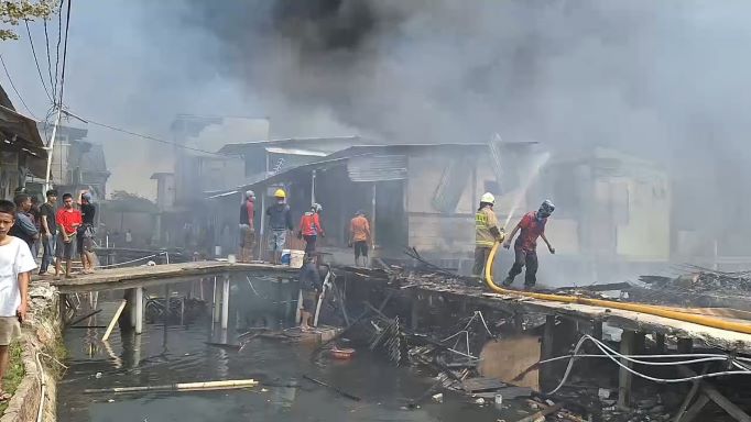 Ratusan Rumah di Kapuk Muara Terbakar