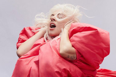 Lady Gaga Bagikan Pesan Penghormatan Untuk Tony Bennett di Instagram