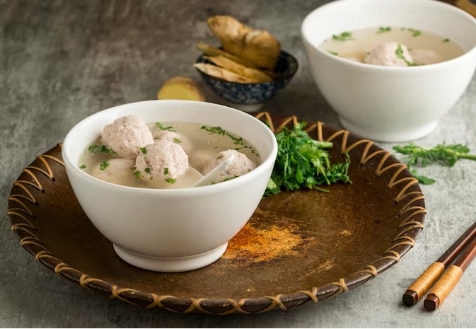 Bolehkah Minum Teh Sehabis Makan Bakso? Ini Penjelasan Ahli