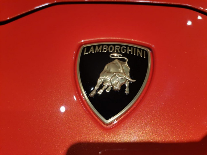 Bos Lamborghini <i>Pede</i> Penjualan Tembus 10 Ribu di 2023