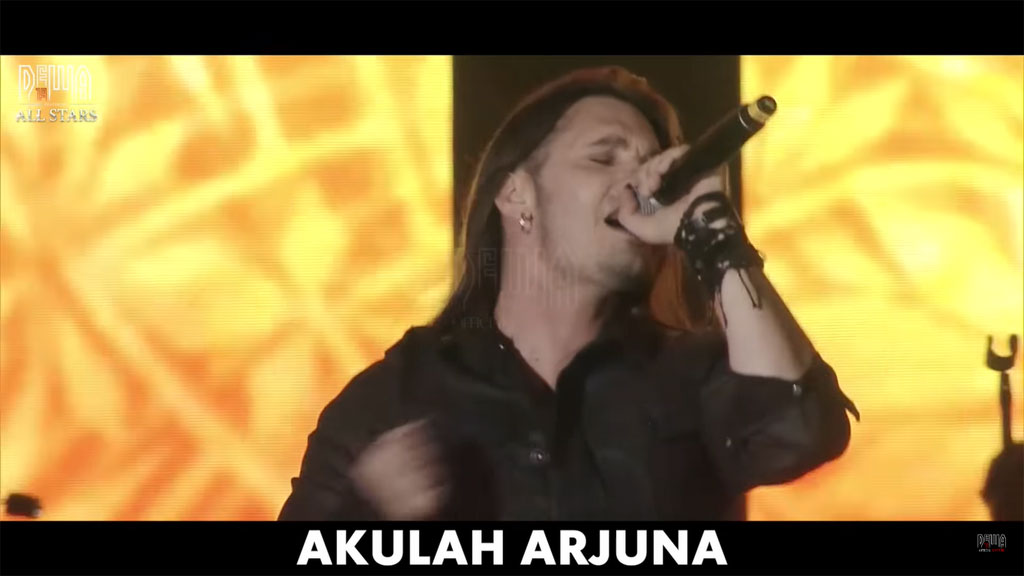 Dino Jelusick membawakan 