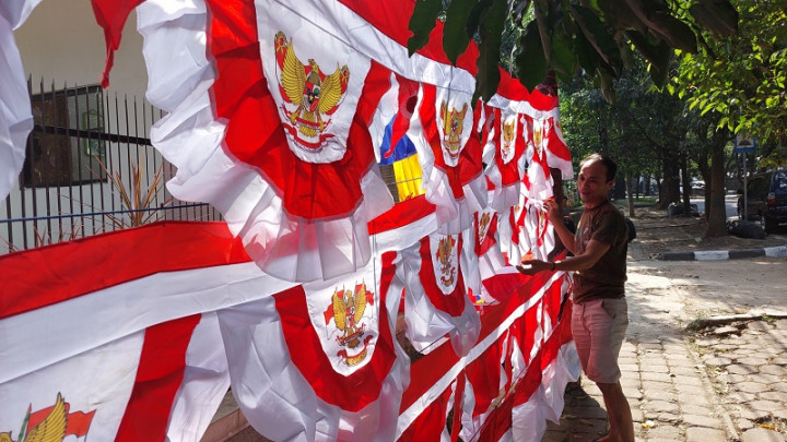 Cerita Penjual Bendera di Bandung, Bukan Sekadar Cari Cuan tapi Meneruskan Perjuangan
