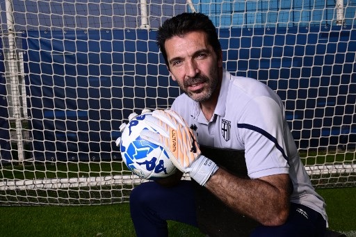Buffon Isyaratkan Mundur dari Sepak Bola