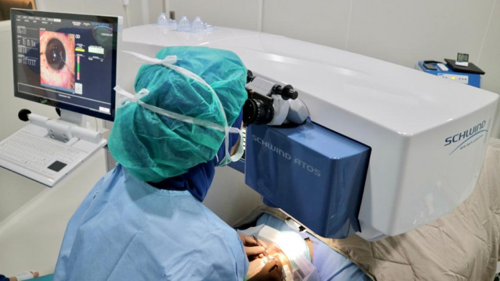 5 Langkah Bebas Stres Saat akan Operasi Mata