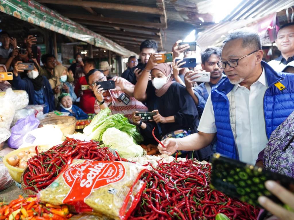 Mendag Zulkifli Hasan saat meninjau Pasar Malangjiwan Colomadu, Karanganyar. Foto: dok Biro Humas Kemendag.