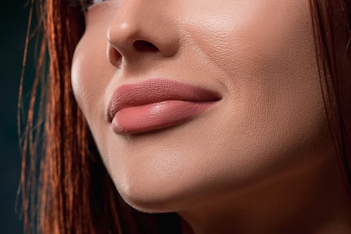 Bibir bisa mengalami kekurangan kelenjar minyak sehingga tidak dapat menghasilkan kelembapannya sendiri. (Foto: Ilustrasi. Dok. Freepik.com)