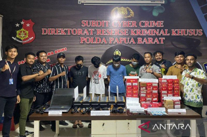 Polda Papua Barat Bongkar Sindikat Pembobol Data Kependudukan