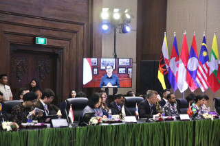 Kepada Kepala Daerah Negara ASEAN, Tiga Isu Penting Disampaikan Menlu Retno