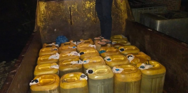 Polisi Sita 2 Ton BBM Bersubsidi dari Sebuah Gudang di Aceh Utara