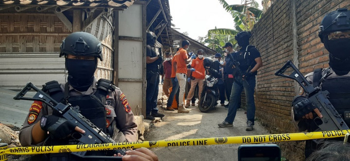 Densus 88 Olah TKP Rumah Terduga Teroris di Banyudono