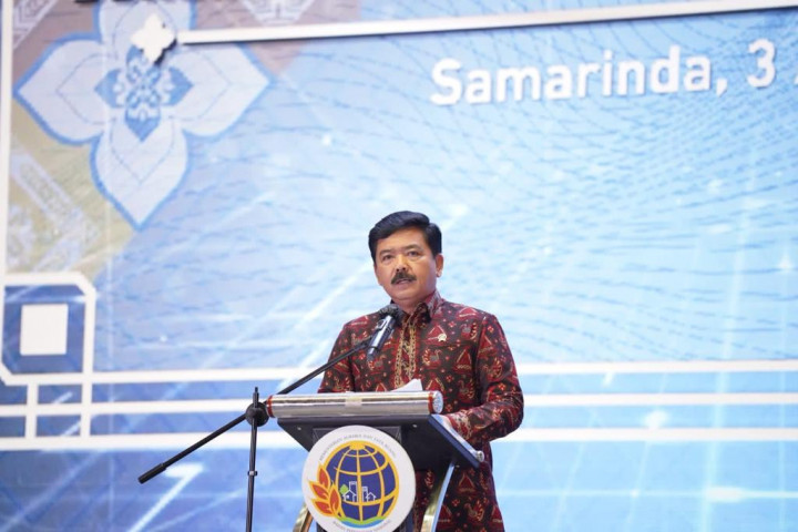 Menteri Hadi Serahkan Sertifikat Hak Pengelolaan IKN