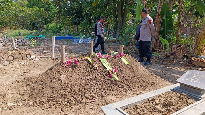 Makam Warga Cirebon Dibongkar OTK, Tali Pocong Raib