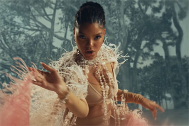 Halle Bailey Rilis Single Debut Solo
