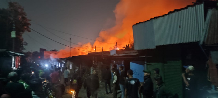 Pasar Sadang Serang Bandung Terbakar
