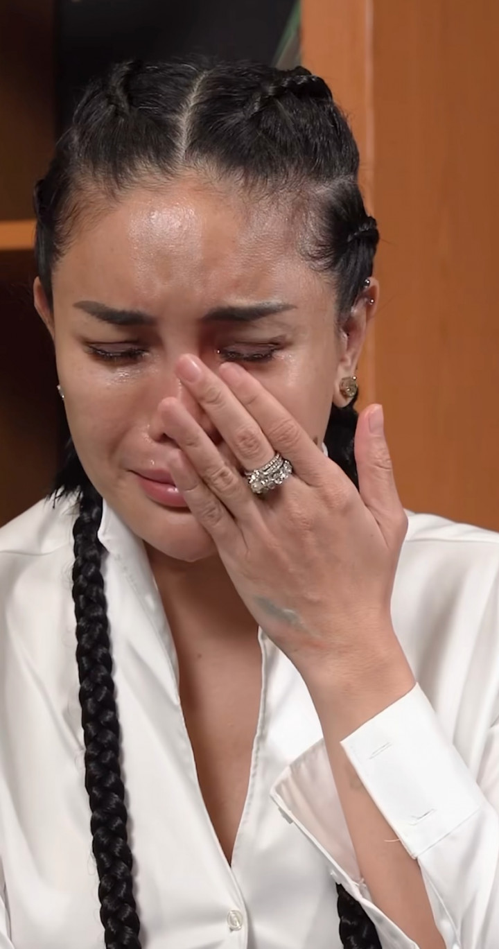 Sedih <i>Banget!</i> Nikita Mirzani Menyesal Telat Gandeng Shopee Live Biar Makin Cuan