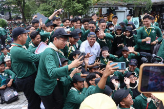 Tips Lulus Kuliah Cepat ala 'Pak Bas': Tak Pernah Bolos hingga Cari Dospem Galak