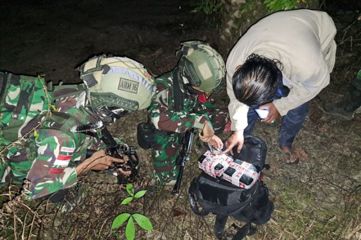 Satgas Pamtas Gagalkan Penyelundupan 10 Kg Sabu Asal Malaysia