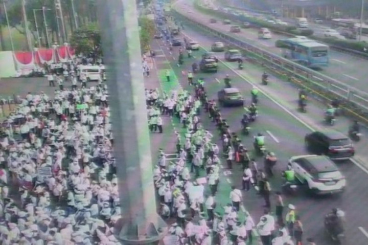 Seribu Nakes Non-ASN Demo di Depan Gedung DPR, Ini Tuntutannya