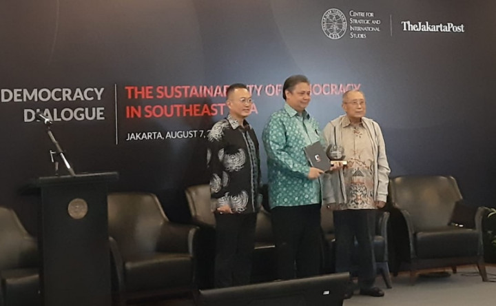 Demokrasi Global Alami Penurunan, Airlangga: Indonesia Tetap Stabil