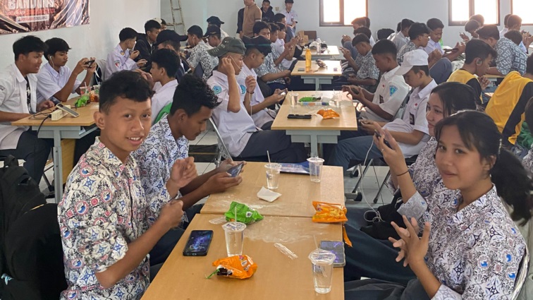 Peserta Garena Youth Champioship 2023 pada City Qualifier Bandung di SMKN 14.