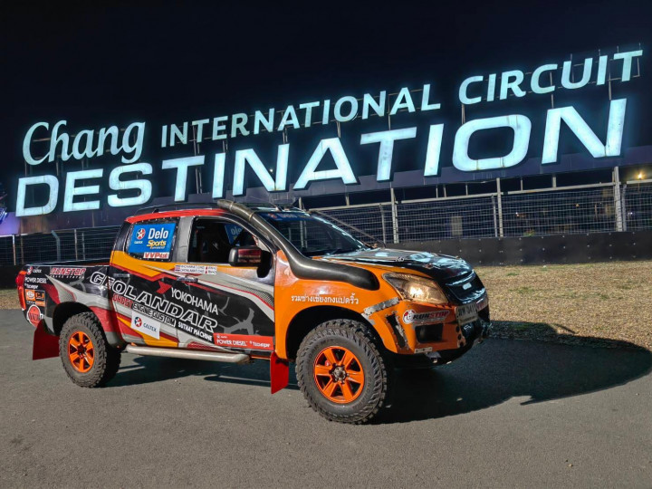 Lody dan Sasty Tancap Gas Di AXCR 2023 dengan Isuzu D-Max