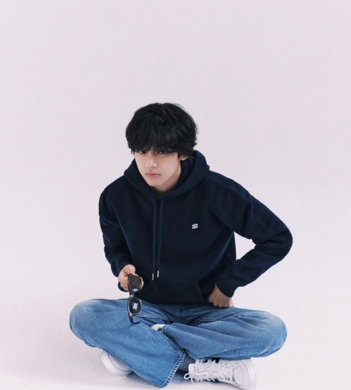 Album Solo V BTS 'Layover' Rilis 8 September, Ini <i>Track List</i>-nya