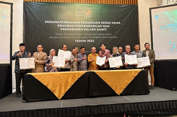 Penandatanganan MoU antara Sekolah Vokasi IPB dengan BPDPKS. Foto: IPB