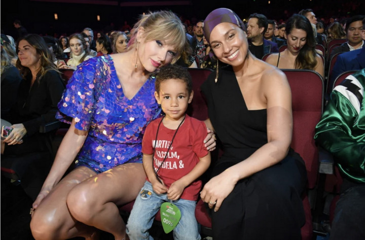 Nonton Konsernya, Taylor Swift Tulis Pesan Manis untuk Putra Alicia Keys