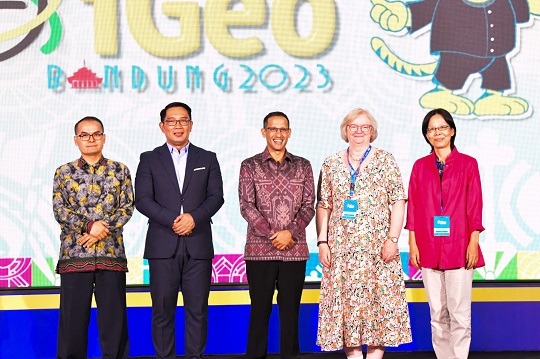 Menteri Nadiem Resmi Buka Olimpiade Geografi Internasional di Bandung
