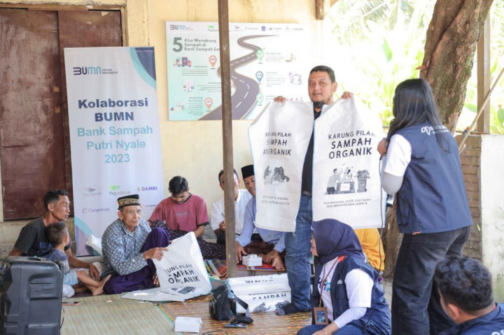 8 BUMN Kolaborasi Lakukan Pengelolaan Sampah di Mandalika Melalui Bank Sampah Putri Nyale