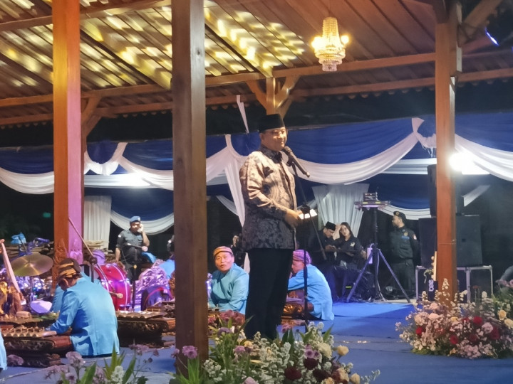 Nonton Wayang Kulit di Malang, Anies Baswedan: Tontonan Penuh Tuntunan