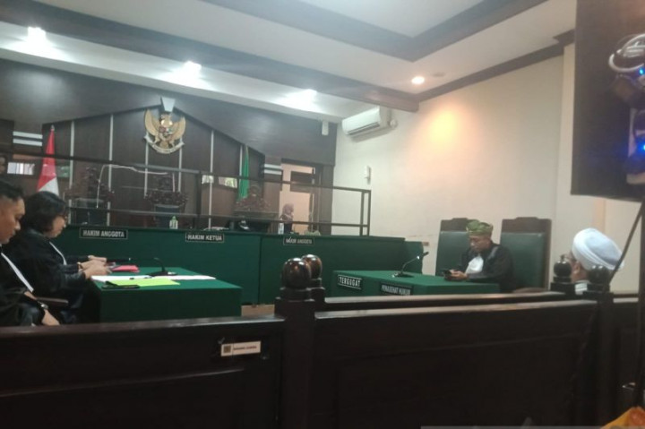 Sidang Pembacaan Vonis Pimpinan Ponpes Terdakwa Pancabulan di Jember Ditunda