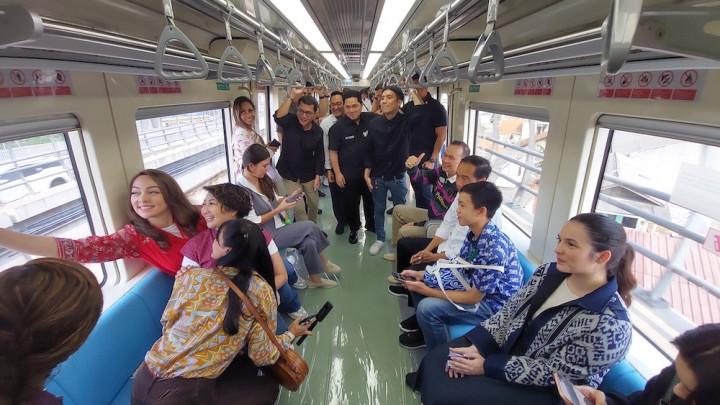 Begini Cara Jokowi Promosikan LRT Jabodebek