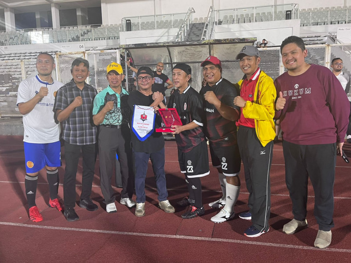 IKA FH Unpad dan ILUNI FHUI Beri Contoh Persatuan Melalui Sepak Bola