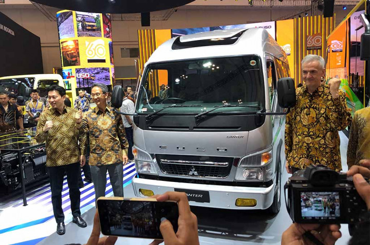 Fuso Canter Pencetak Rekor MURI, Kian Canggih dan Beragam di GIIAS 2023