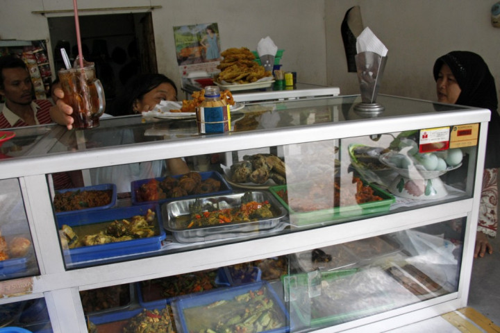 Jangan Salah! Warteg Juga Berkontribusi ke Ekonomi Indonesia