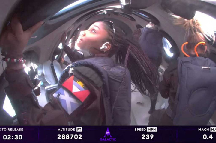 Virgin Galactic Terbangkan 3 Turis ke Luar Angkasa