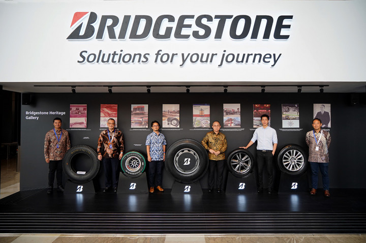 Unik Nih, Bridgestone Pamer Ban F1 Di GIIAS 2023