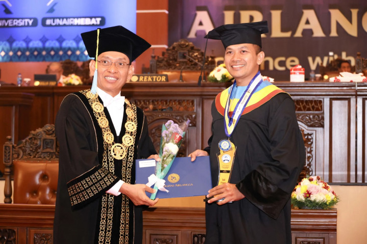 Lulus S3 Unair, Penerbang AL Ini Kantongi IPK 3,97 dan Ingin Jadi Dosen