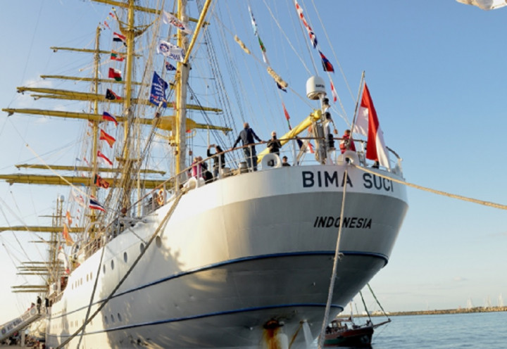 KRI Bima Suci Jadi Bintang Tamu di Festival Kapal Terbesar Hanse Sail 2023