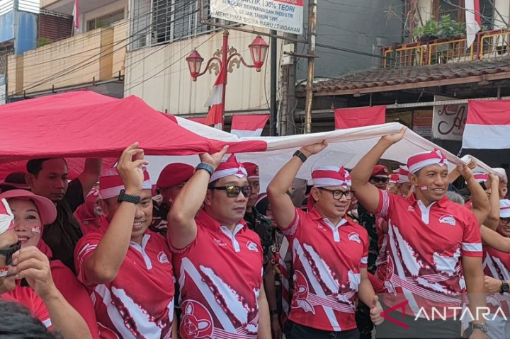 Sambut HUT 78 RI, Ribuan Warga Gelar Kirab Merah Putih Sepanjang 100 Meter