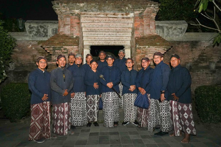 Ziarah ke Makam Raja Mataram Islam, Capres Anies Diamanatkan Cakra Kotagede