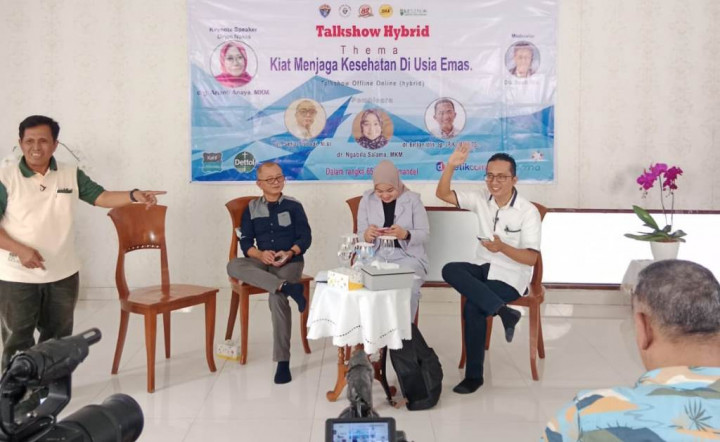 Lansia, Yuk Terapkan Pola Hidup Sehat 